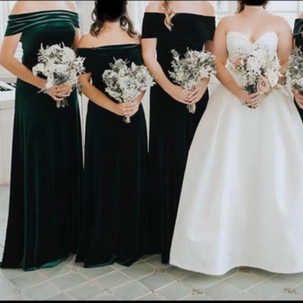 Formal Velvet Dress in Emerald (Revelry Court)